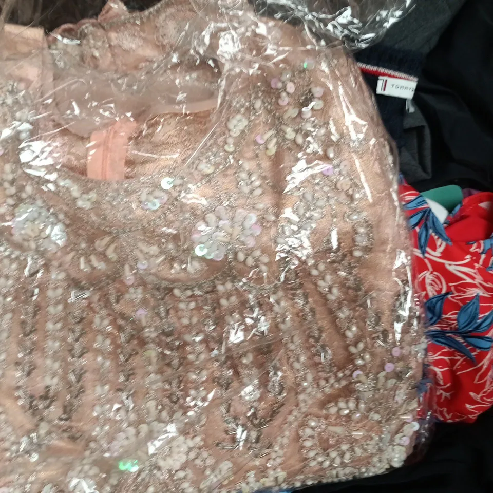 APPROXIMATELY 20 ASSORTED CLOTHING AND FASHION PRODUCTS IN VARIOUS STYLES AND SIZES - COLLECTION ONLY
