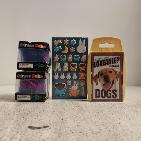 APPROXIMATELY 10 ASSORTED TOYS AND GAMES TO INCLUDE STRESS CUBE, DOGS TOP TUMPS, ETC