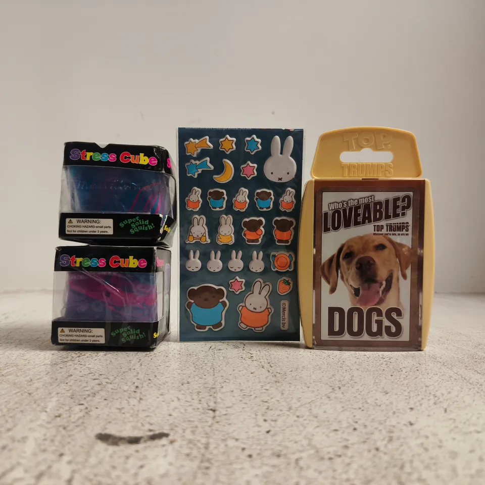 APPROXIMATELY 10 ASSORTED TOYS AND GAMES TO INCLUDE STRESS CUBE, DOGS TOP TUMPS, ETC