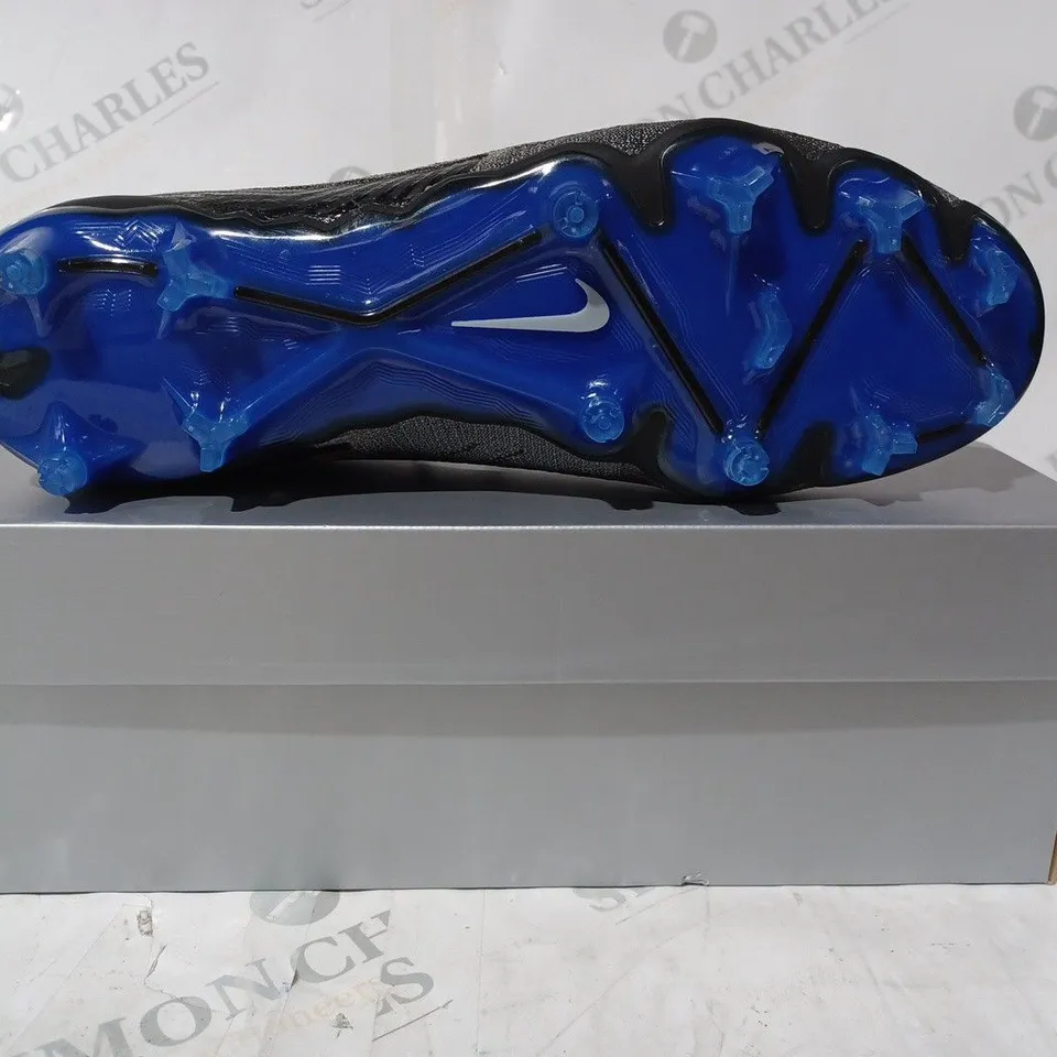 BOXED PAIR OF NIKE PHANTOM GX ELITE FOOTBALL BOOTS IN BLACK/GREY/BLUE UK SIZE 10
