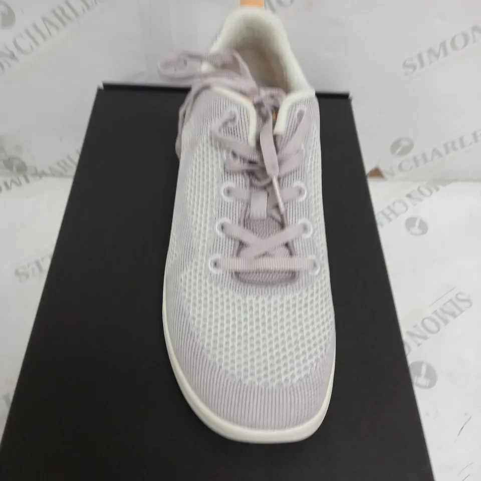 BOXED VIONIC VIOLET TRAINER'S SIZE 7