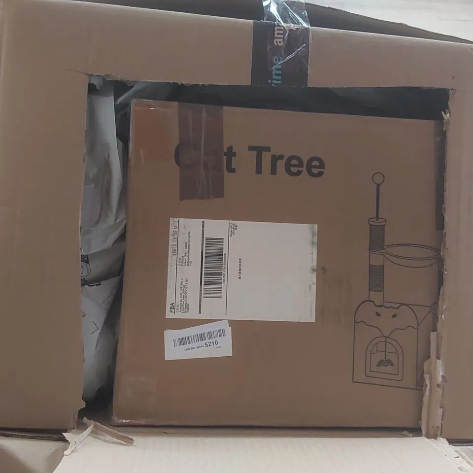 PALLET CONTAINING A VERY LARGE QUANTITY OF ASSORTED PET PRODUCTS