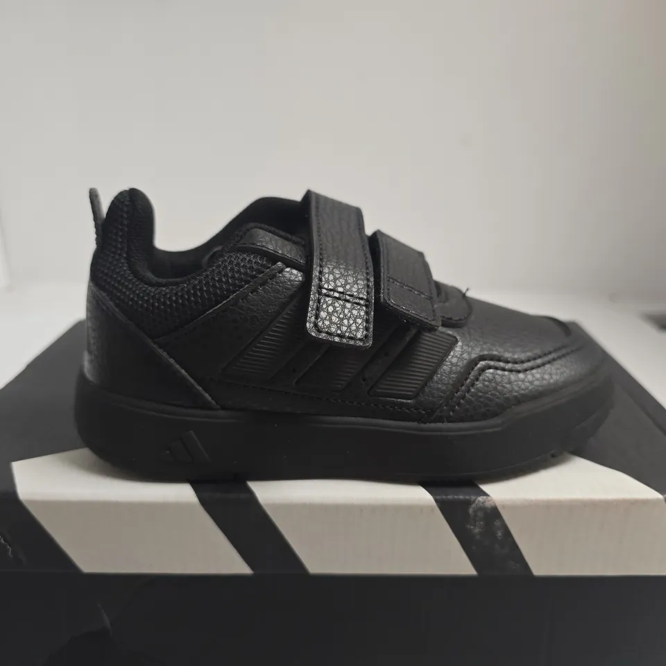 BOXED PAIR OF ADIDAS KIDS BLACK VELCRO TRAINERS- UK SIZE 10K