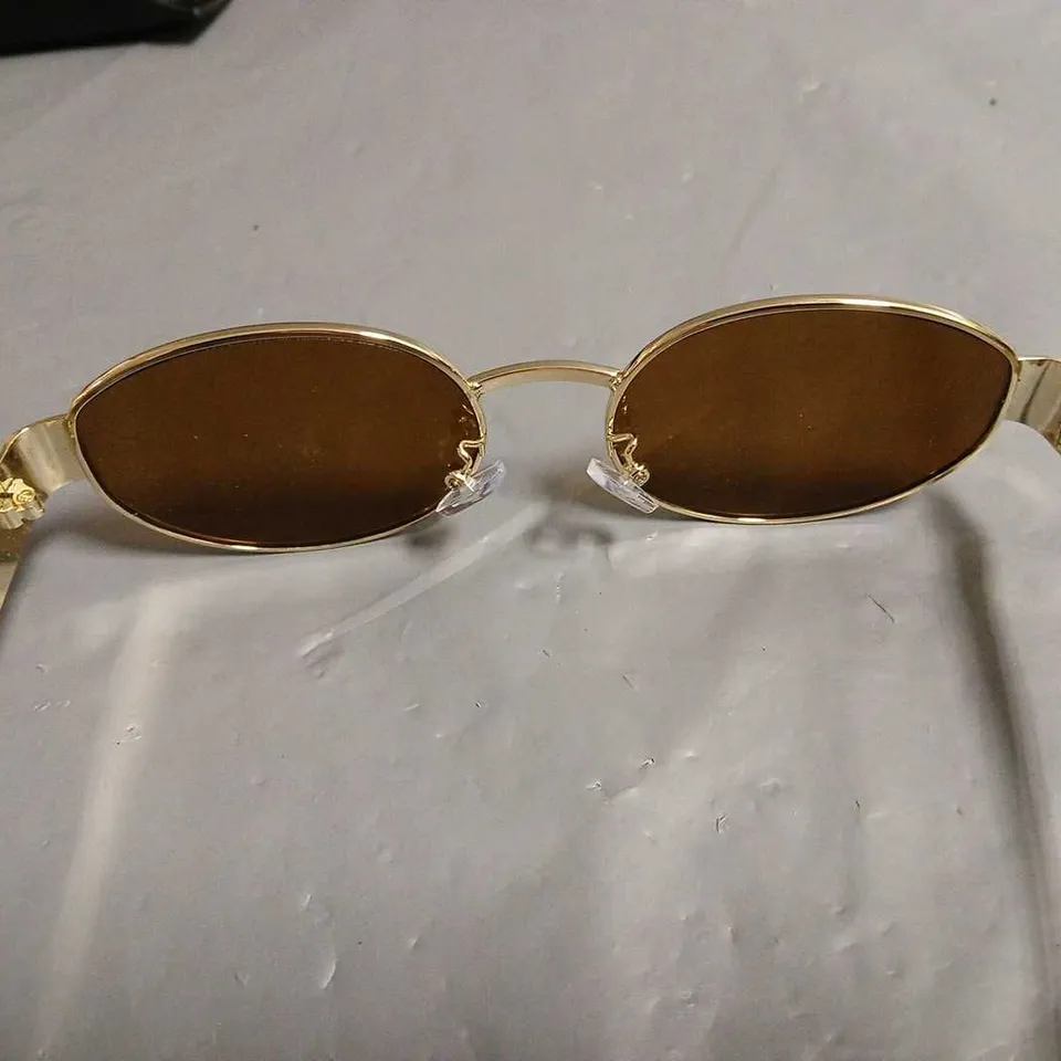 PAIR OF OFFICIAL DOLL SHADES IN CASE