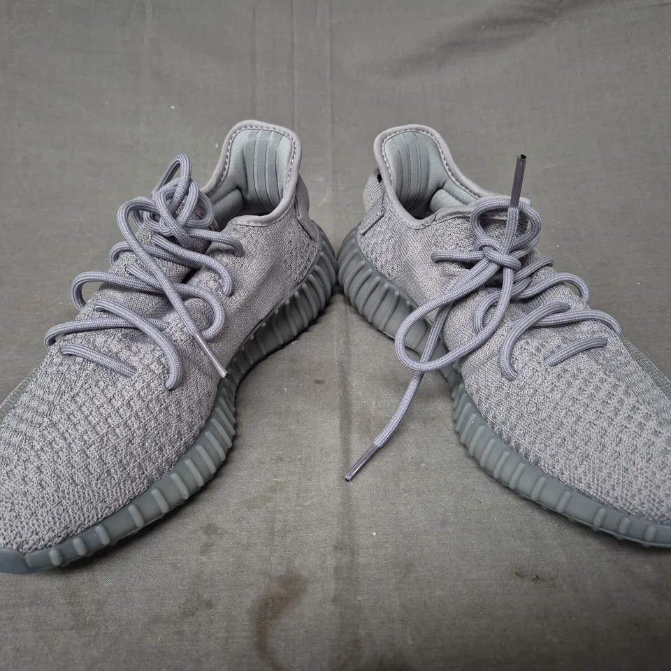 BOXED PAIR OF ADIDAS YEEZY BOOST 350 V2 SHOES IN STEEL GREY UK SIZE 7.5