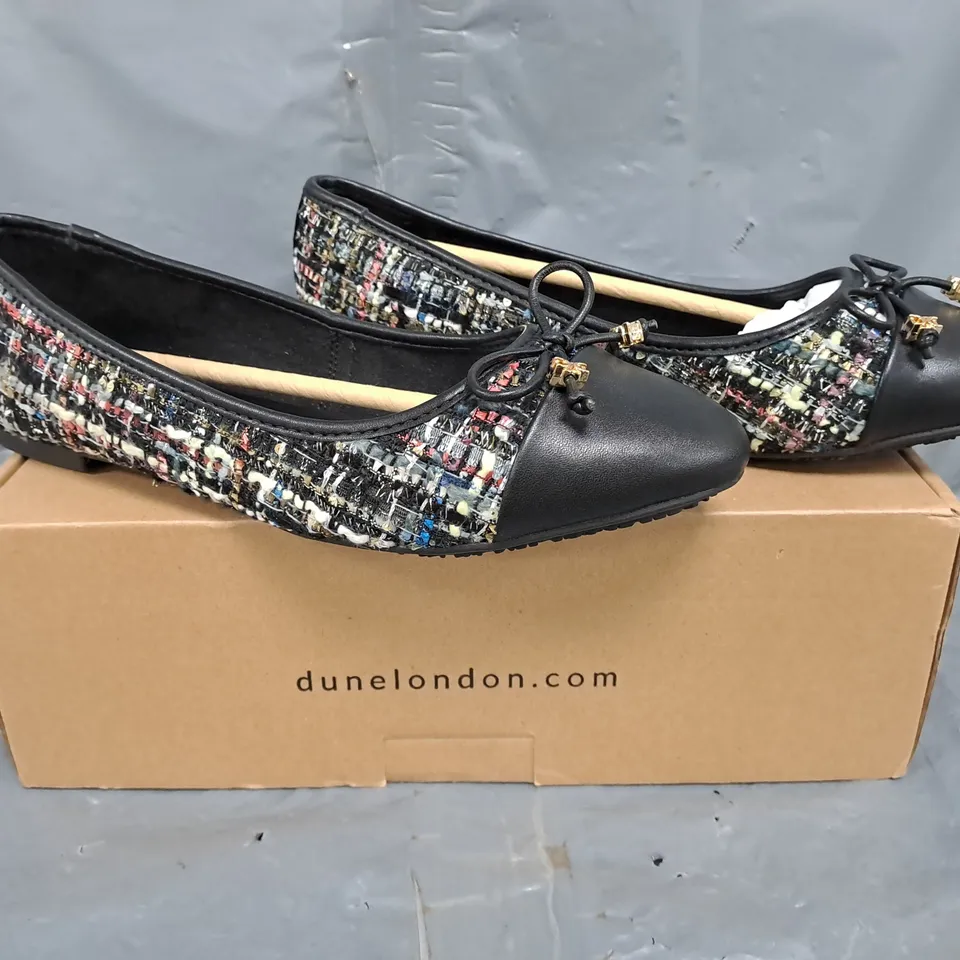 BOXED PAIR OF DUNE LONDON 679 HALLO CHARM TRIM BALLET SHOES IN MULTI-FABRIC SIZE 7