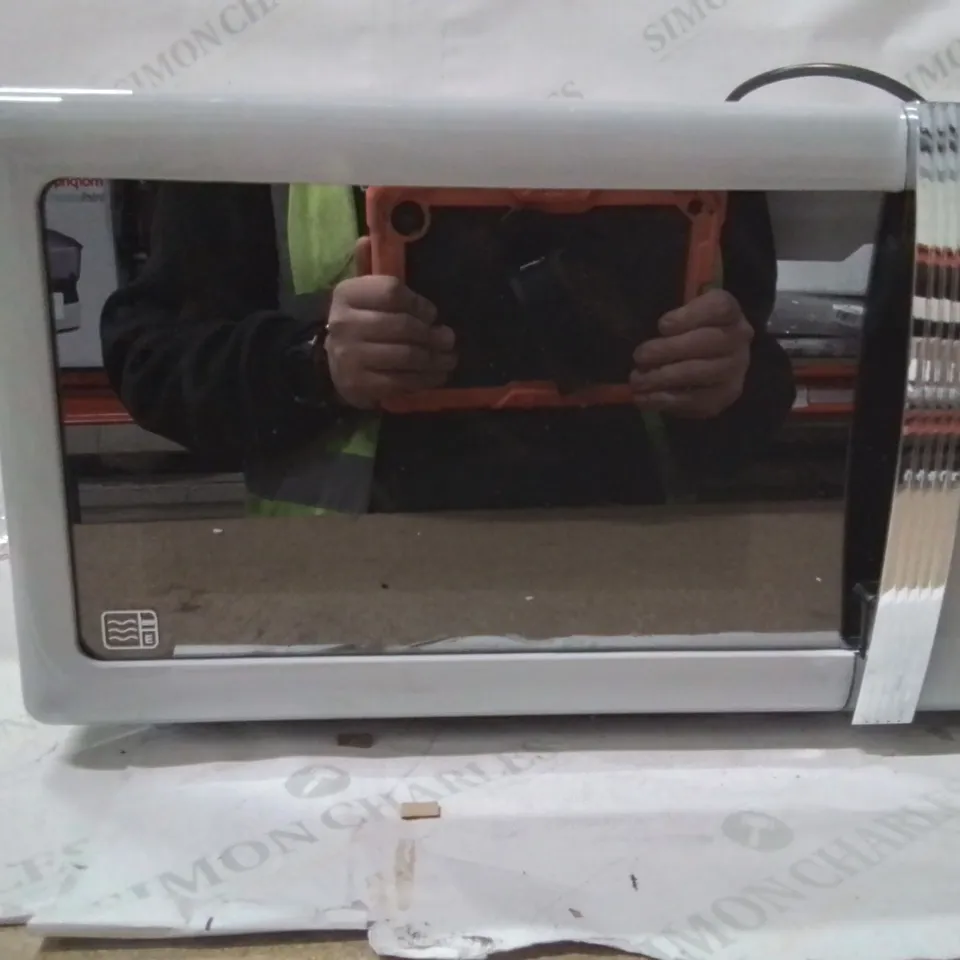 BOXED SWAN RETRO 800W MICROWAVE GREY