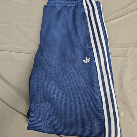 ADIDAS ORIGINALS BLUE TRACK PANTS WITH WHITE 3 STRIPES – UK MEDIUM (US MEDIUM)