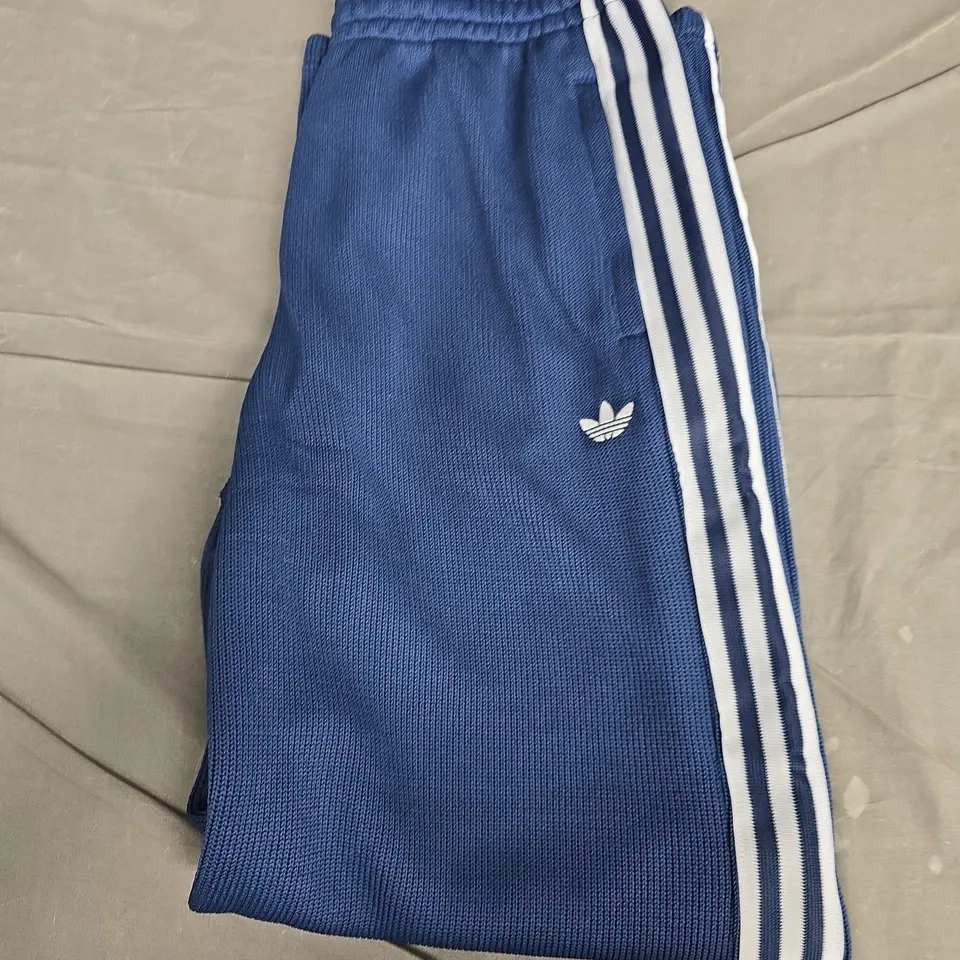 ADIDAS ORIGINALS BLUE TRACK PANTS WITH WHITE 3 STRIPES – UK MEDIUM (US MEDIUM)