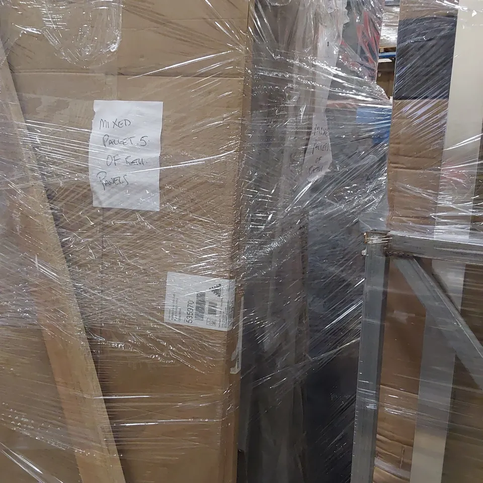 PALLET OF APPROXIMATLY 16 ASSORTED BATH PANELS