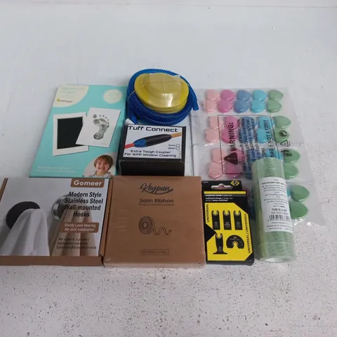 LOT OF APPROXIMATELY 15 ASSORTED HOUSEHOLD ITEMS TO INCLUDE MULTITOOL BLADES, SATIN RIBBON AND WALL-MOUNTED HOOKS