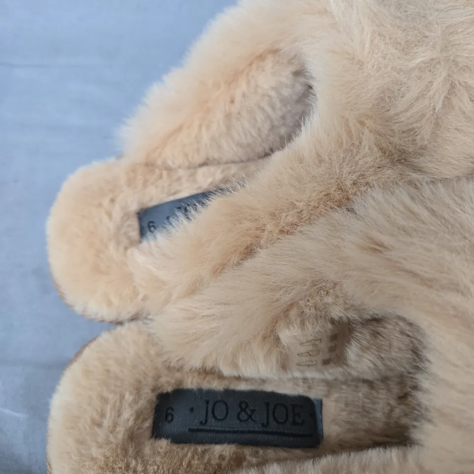JO & JOE LEOPARD PRINT FAUX FUR SLIPPERS – UK 6