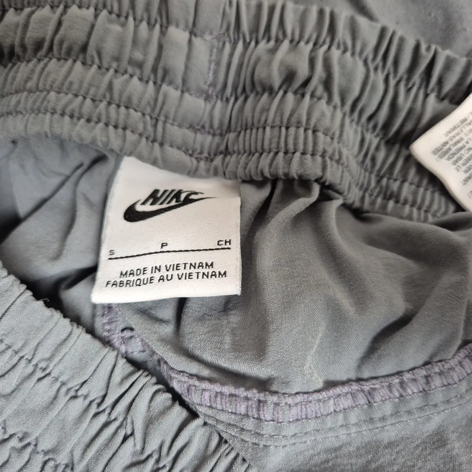 NIKE MEN'S CARGO JOGGERS – GREY (VERIFY MODEL) SIZE SMALL
