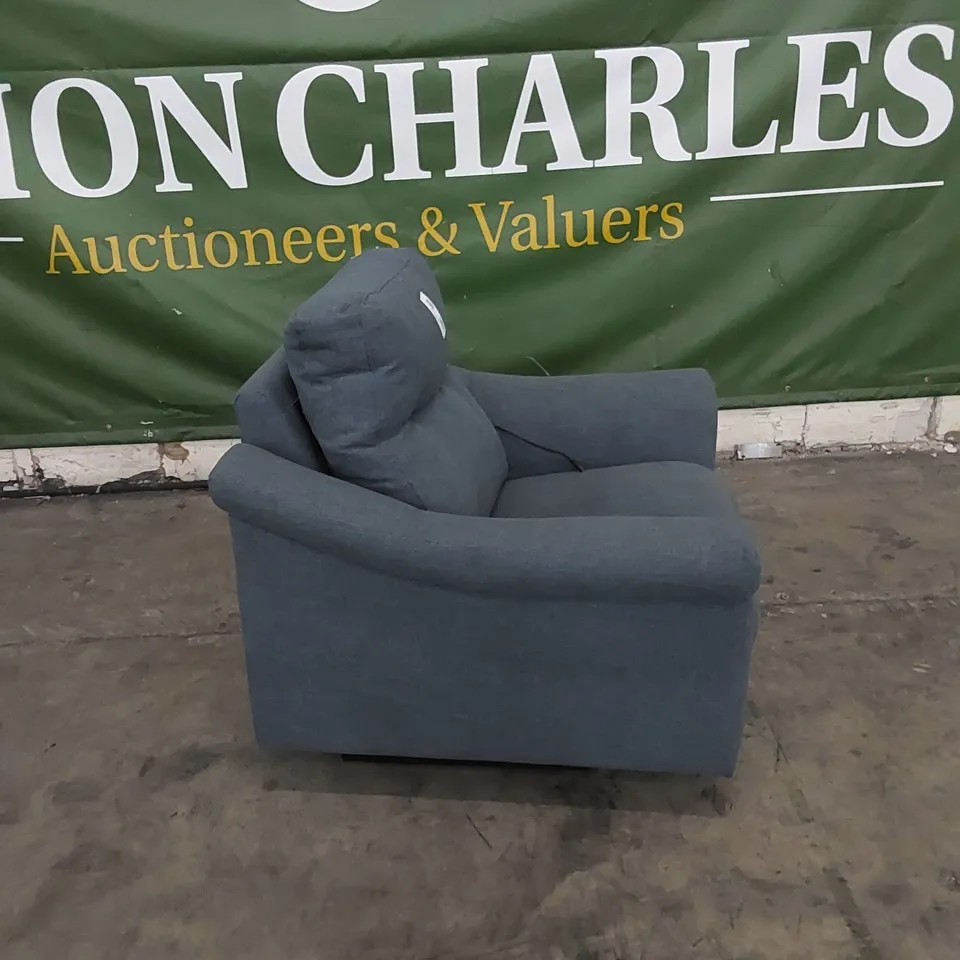 QUALITY G PLAN DESIGNER FLAIR ELECTRIC RECLINER CHAIR IN OASIS INDIGO FABRIC 