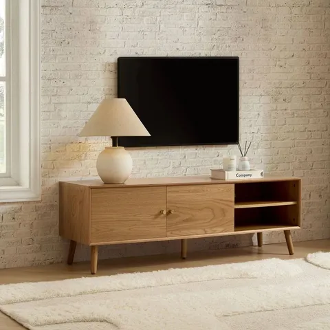BOXED DUSK HEIDI OAK TV UNIT FOR TVS UP TO 60" - LIGHT WOOD (1 BOX)