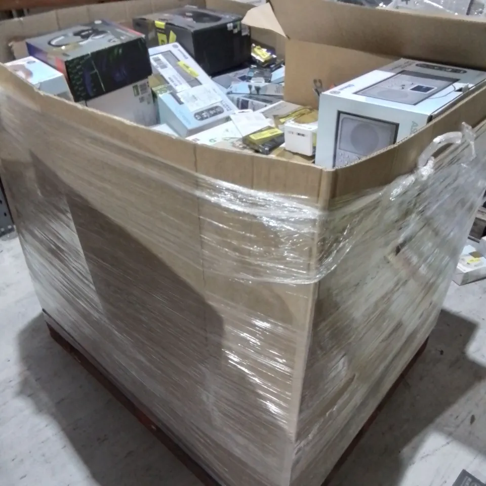 PALLET CONTAINING A LARGE QUANTITY OF ASSORTED TECH ITEMS TO INCLUDE GAMING KITS, PARTY SPEAKER SYSTEM AND VARIOUS HEADPHONES