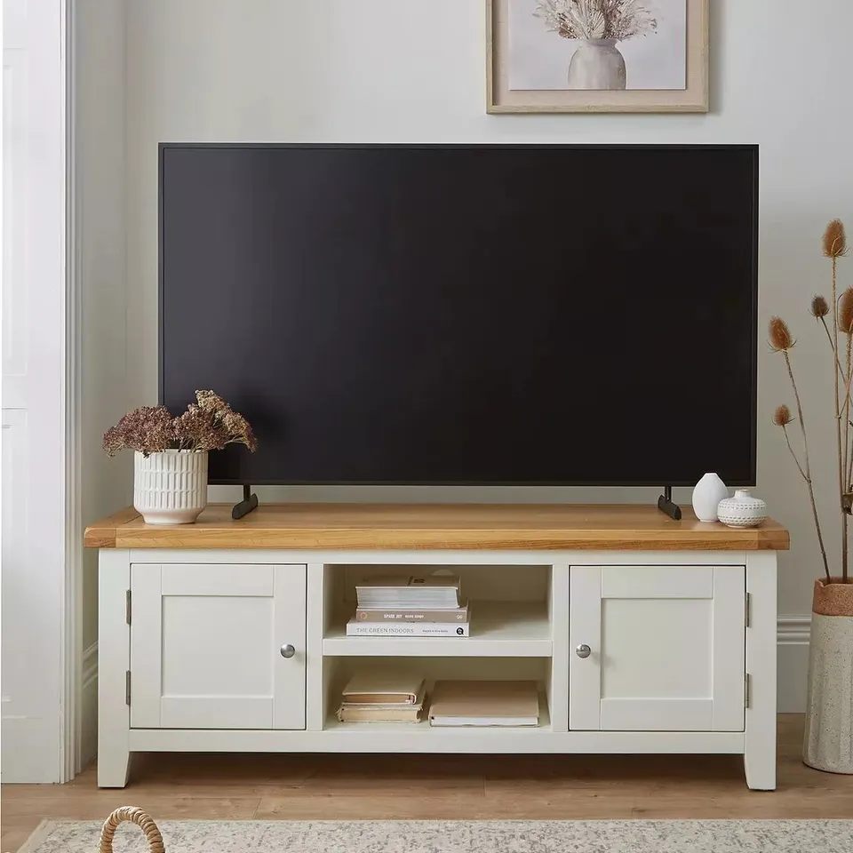 BOXED HAMILTON TV UNIT WITH 2-DOORS IN WHITE/OAK 