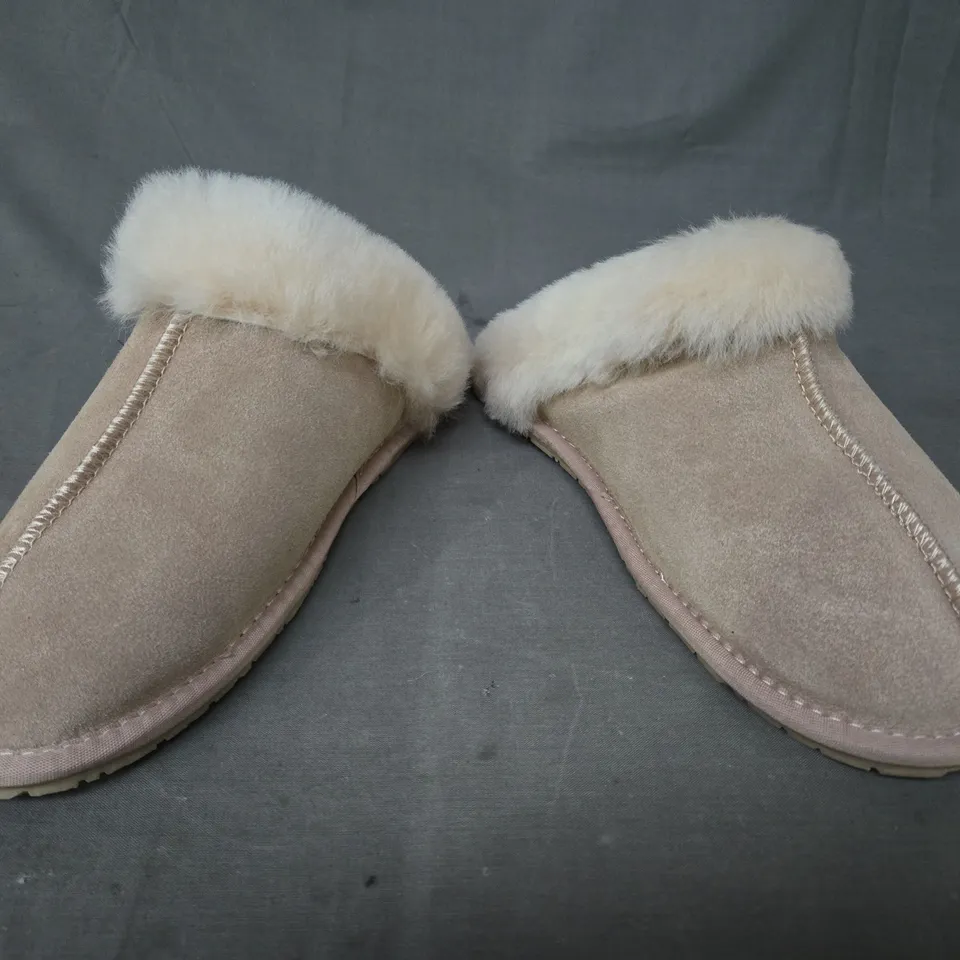 BOXED PAIR OF UGG SLIPPERS IN BEIGE EU SIZE 40