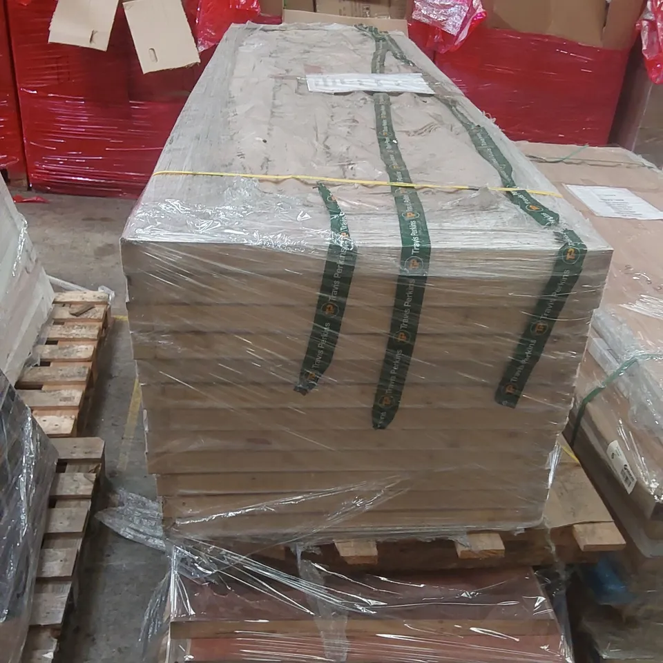 PALLET CONTAINING APPROXIMATELY 22x MIXED BRANDED HOUSEHOLD FIRE DOORS & PANEL DOORS ECT