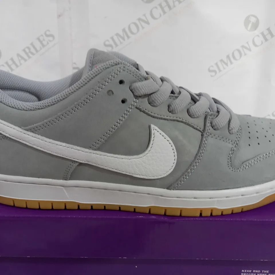 BOXED PAIR OF NIKE SB DUNK LOW PRO ISO - WOLF GREY/WHITE - UK 9.5