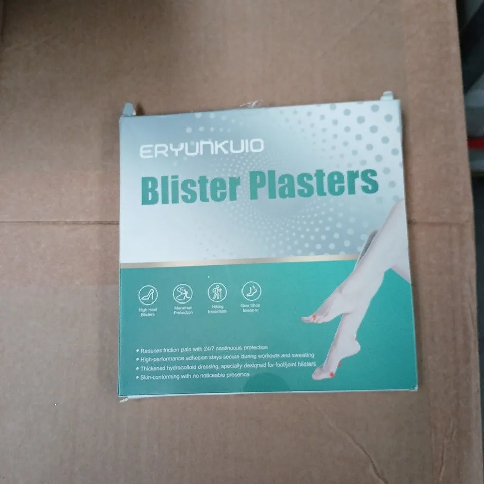 APPROXIMATELY 16 ASSORTED ITEMS INCLUDING HYPAPLAST , BLISTER PLASTERS AND CURA HEAT PATCH 
