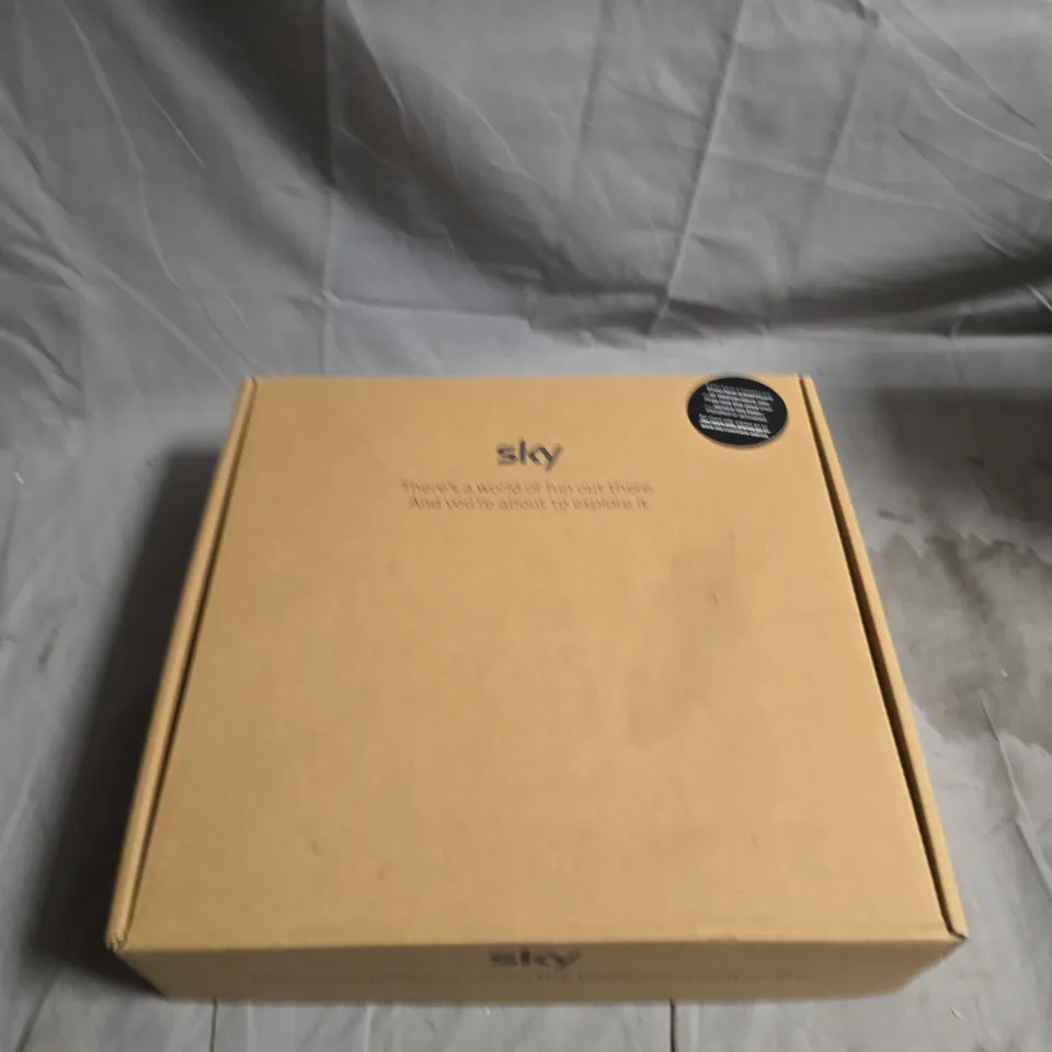 SKY HUB MAX ROUTER – WHITE, BOXED