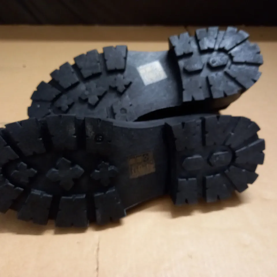 PAIR OF BLACK FABRIC CHUNKY SOLED SHOES - 6