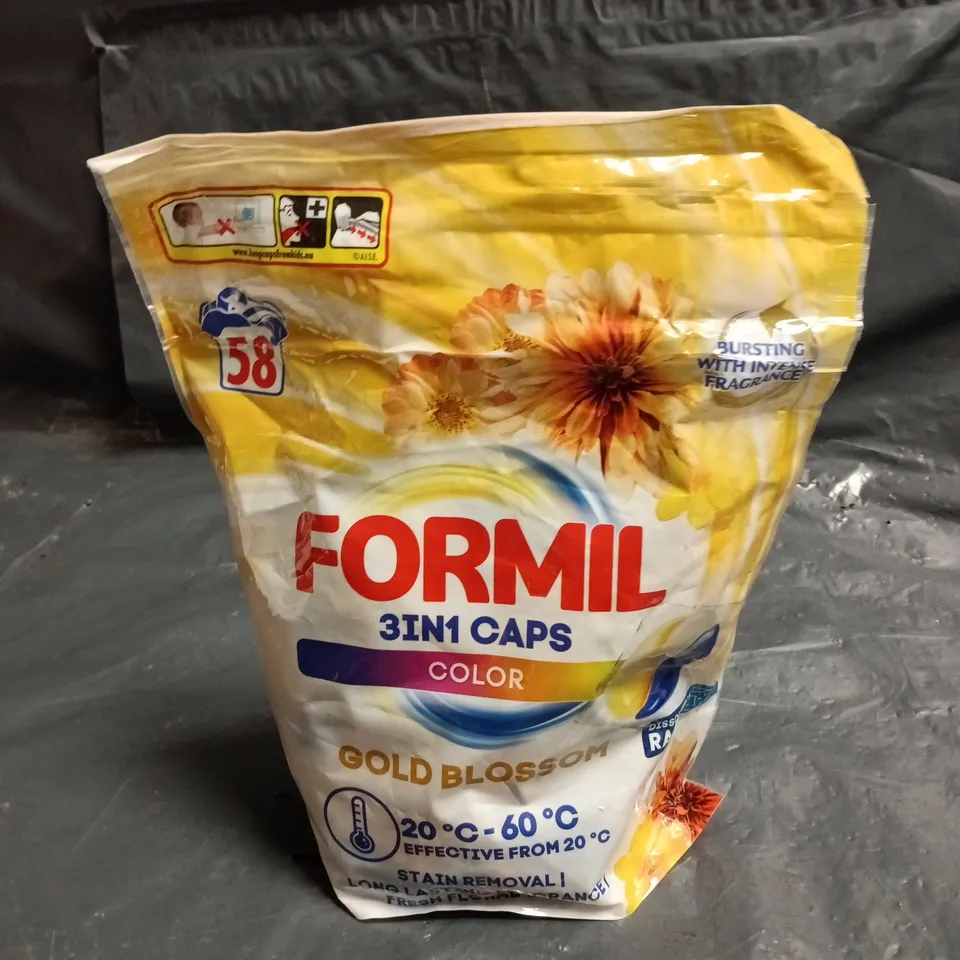 BOX OF APPROXIMATELY 18  ASSORTED HOUSEHOLD ITEMS TO INCLUDE: WATERPROOF MATTRESS ENCASEMENT AND DISHWASHER PODS