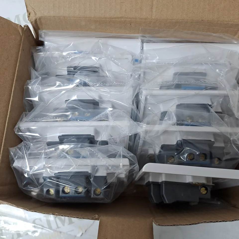 APPROXIMATELY 10 FUSED UNSWITCHED 13A SPUR 