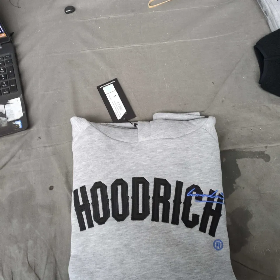 HOODRICH GREY HOODIE WITH LARGE BLACK LOGO – SIZE L 