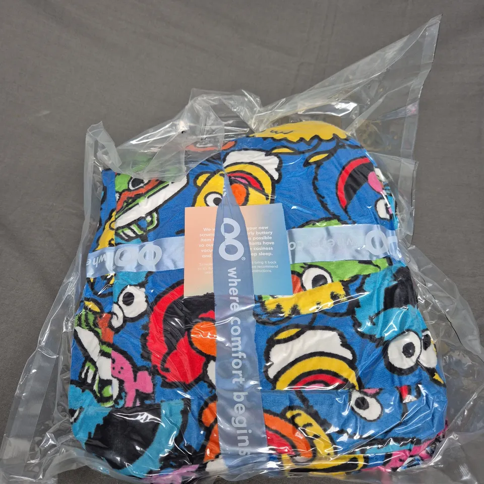 SEALED OODIE OVERSIZED HOODED BLANKET - SESAME STREET