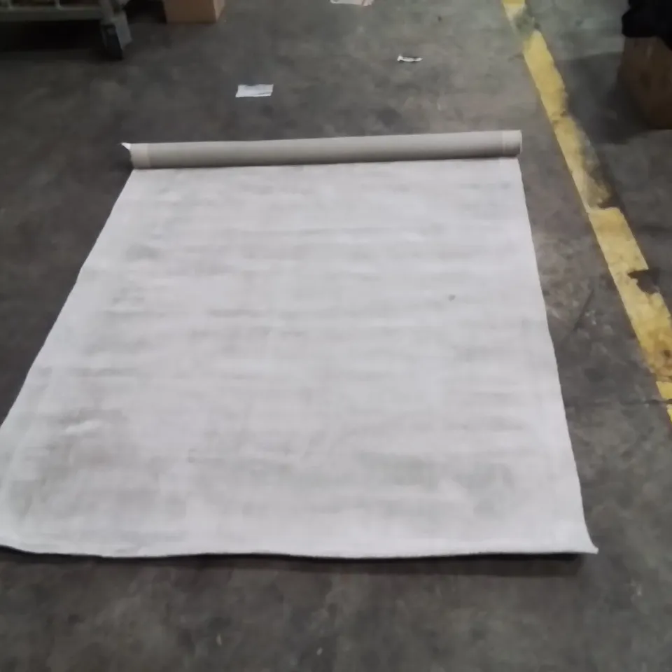 QUALITY DESIGNER AREA RUG - APPROXIMATELY 170X120