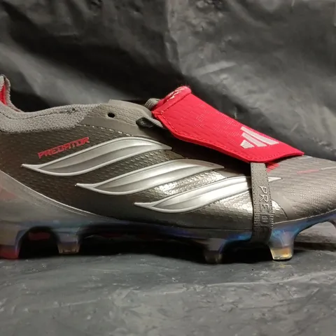 PAIR OF ADIDAS PREDATOR FOOTBALL BOOTS IN SILVER/RED SIZE UK 4.5