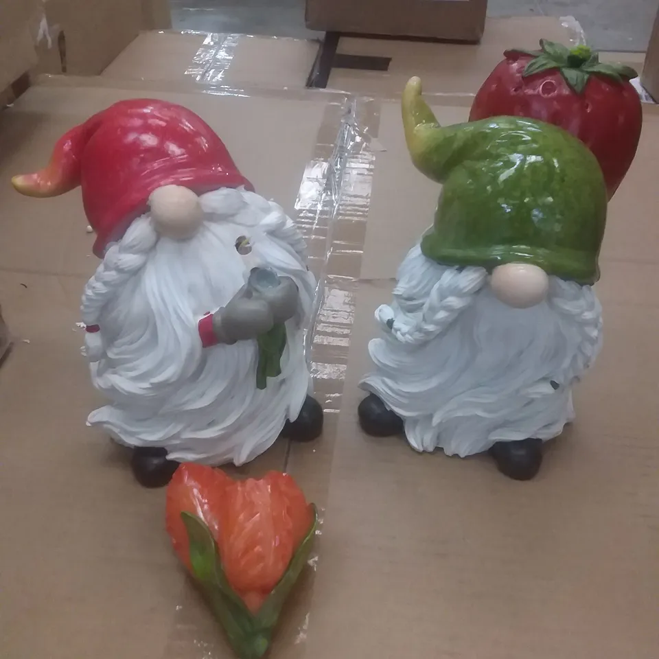 BOXED SET OF 2 CARRYING GNOMES