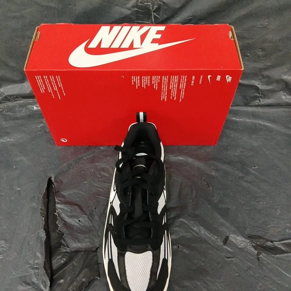BOXED PAIR OF NIKE JAM BLACK/WHITE UK 9