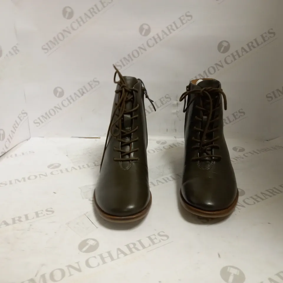 SEASALT CORNWALL OAK GROVE BOOT - SIZE 37 