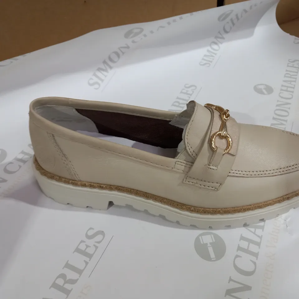 RIEKER BEIGE LOAFERS SIZE 4 