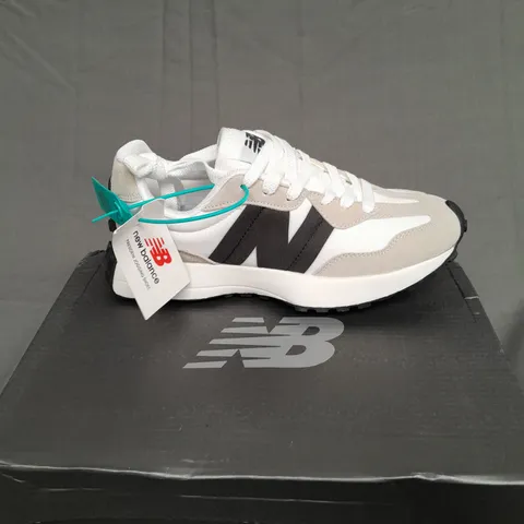 BOXED PAIR OF NEW BALANCE PRESIDENI RUNNING SHOES WHITE/CREAM SIZE UK 6