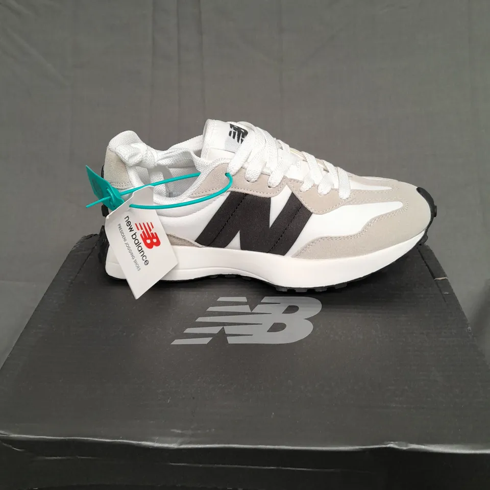 BOXED PAIR OF NEW BALANCE PRESIDENI RUNNING SHOES WHITE/CREAM SIZE UK 6