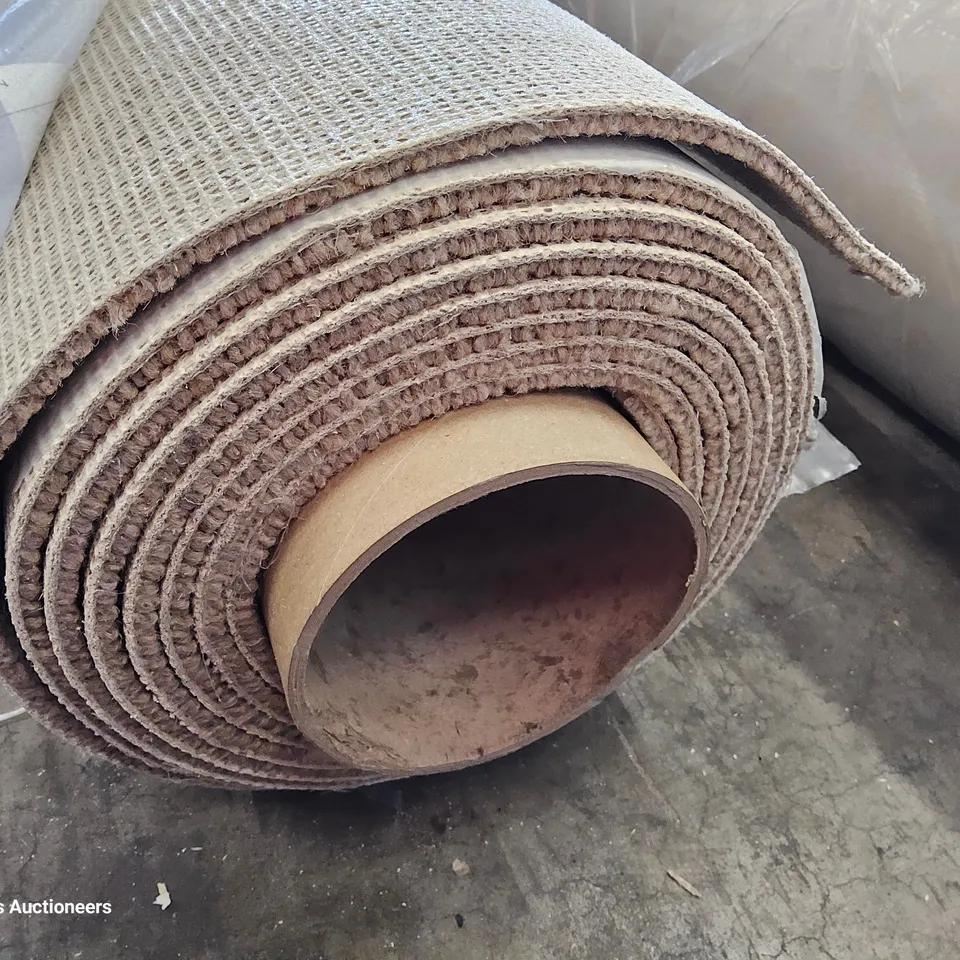 ROLL OF QUALITY TUDOR TWIST CLASSIC PEWTER CARPET APPROXIMATELY 4M × 4.5M
