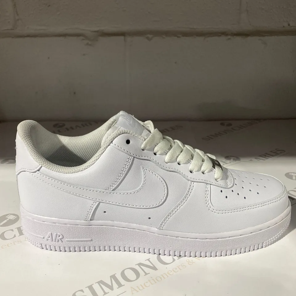 PAIR OF NIKE AIR FORCE 1 WHITE TRAINERS SIZE 7