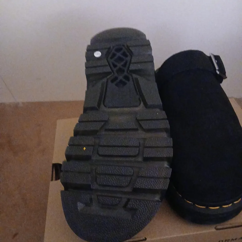 DR. MARTENS AIRWAIR ZEBZAG MULE – BLACK SUEDE, UK 6 (EU 39, US 7)
