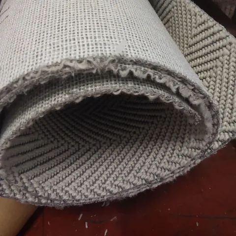 ROLL OF QUALITY GATSBY IVORY CARPET APPROXIMATELY 4 x 1.6m