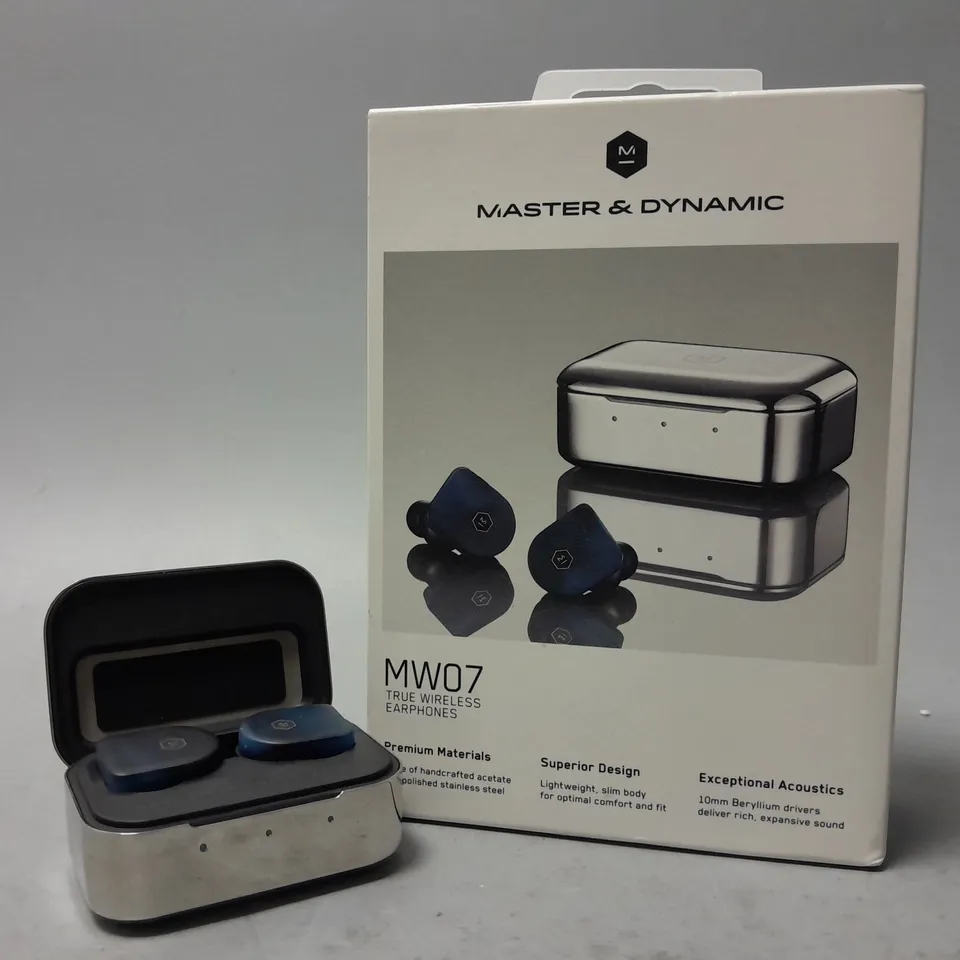 BOXED MASTER & DYNAMIC MW07 EARBUDS