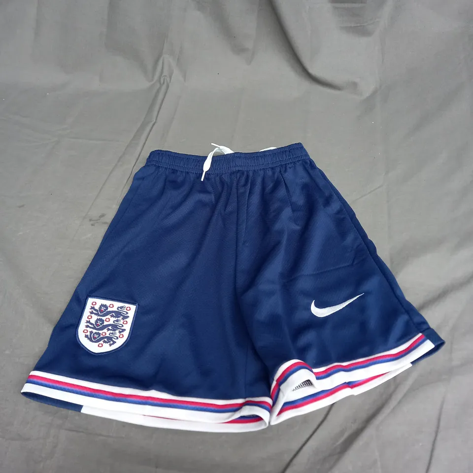 ENGLAND FC HOME SHIRT AND SHORTS SIZE 20 - KIDS