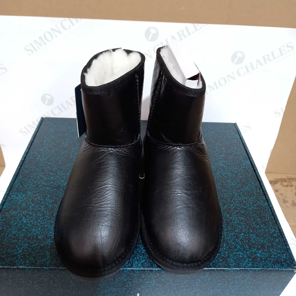 EMU STINGER WATER RESISTANT MINI ZIP BOOT - UK SIZE 6