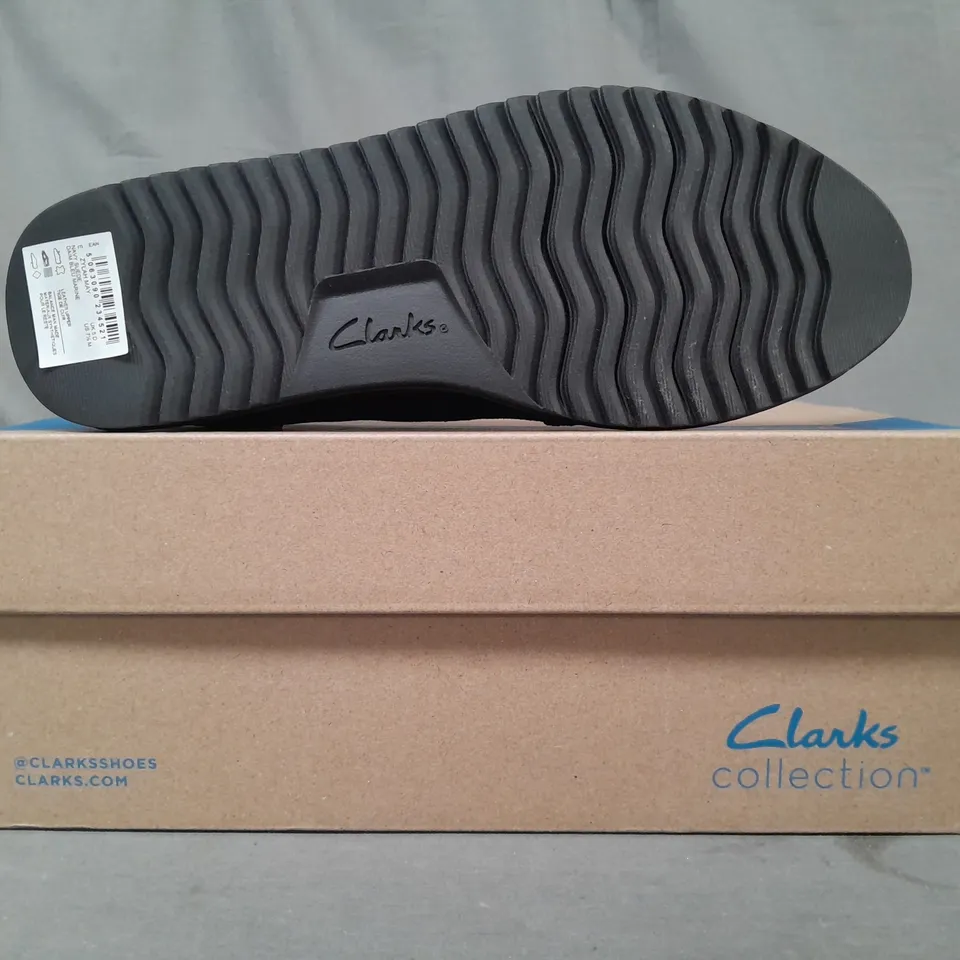 BOXED PAIR OF CLARKS ZYLAH MAY LOAFERS IN NAVY W. CHAIN DETAIL UK SIZE 5