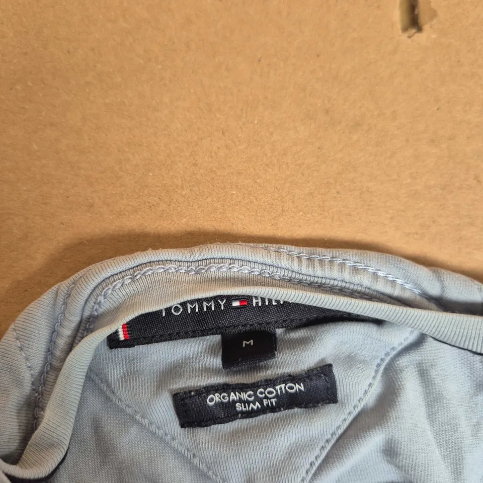 TOMMY HILFIGER MEN'S ORGANIC COTTON SLIM FIT T-SHIRT – LIGHT BLUE, SIZE M