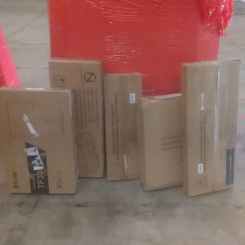 PALLET OF ASSORTED ITEMS INCLUDING AEROBIC STEP, BALLOON ARCH, CLOCK