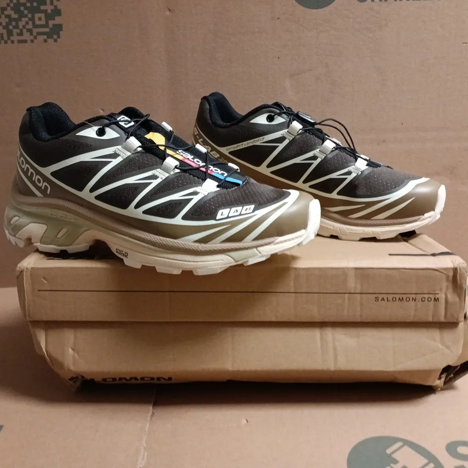 BOXED PAIR OF SALOMON XT-6 RECUT TRAINERS IN BROWN/VANILLA SIZE UK 4